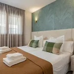 Stunning Contemporary 3-bedroom Corner In The Idyllic Oasis 325, Apartament Estepona