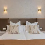 Apartament Stunning Contemporary 3-bedroom Corner In The Idyllic Oasis 325,