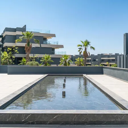 Apartment Stunning Contemporary 3-bedroom Corner In The Idyllic Oasis 325, Estepona