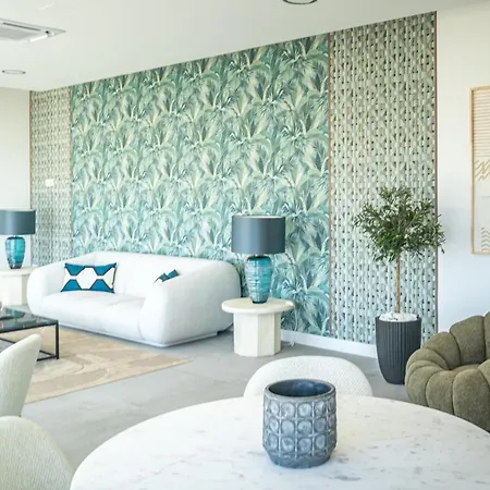 Stunning Contemporary 3-bedroom Corner In The Idyllic Oasis 325, Apartment