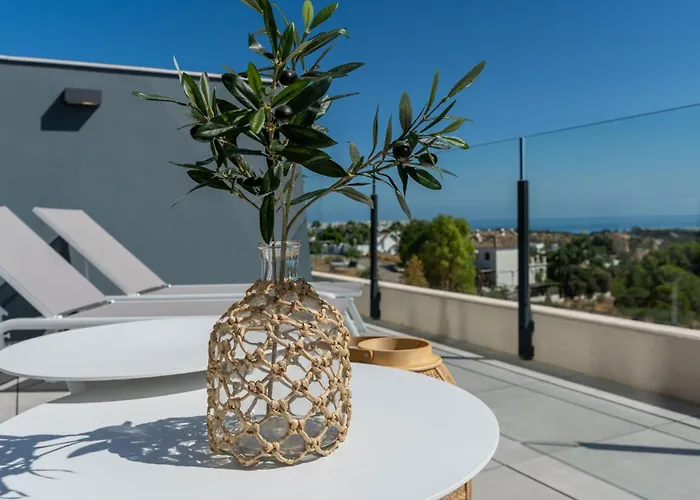 Stunning Contemporary 3-bedroom Corner In The Idyllic Oasis 325, Apartamento Estepona
