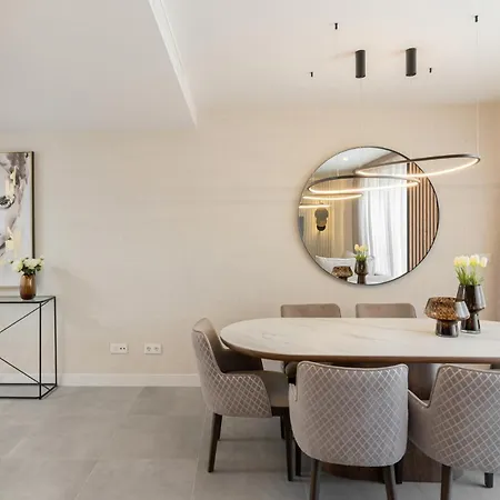 Апартаменты Stunning Contemporary 3-bedroom Corner In The Idyllic Oasis 325,