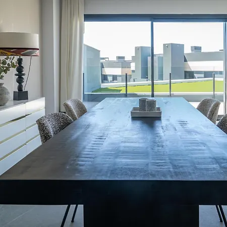 Stunning Contemporary 3-bedroom Corner In The Idyllic Oasis 325, Апартаменты *