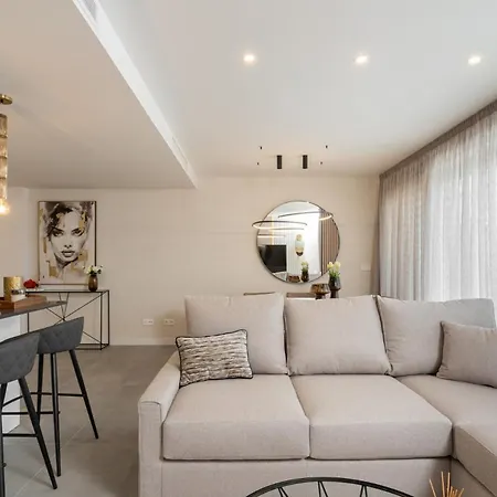 Apartment Stunning Contemporary 3-bedroom Corner In The Idyllic Oasis 325, Estepona