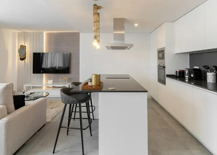 Apartment Stunning Contemporary 3-bedroom Corner In The Idyllic Oasis 325,