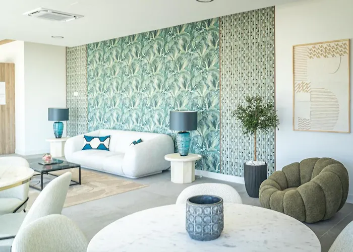 Stunning Contemporary 3-bedroom Corner In The Idyllic Oasis 325, Apartment